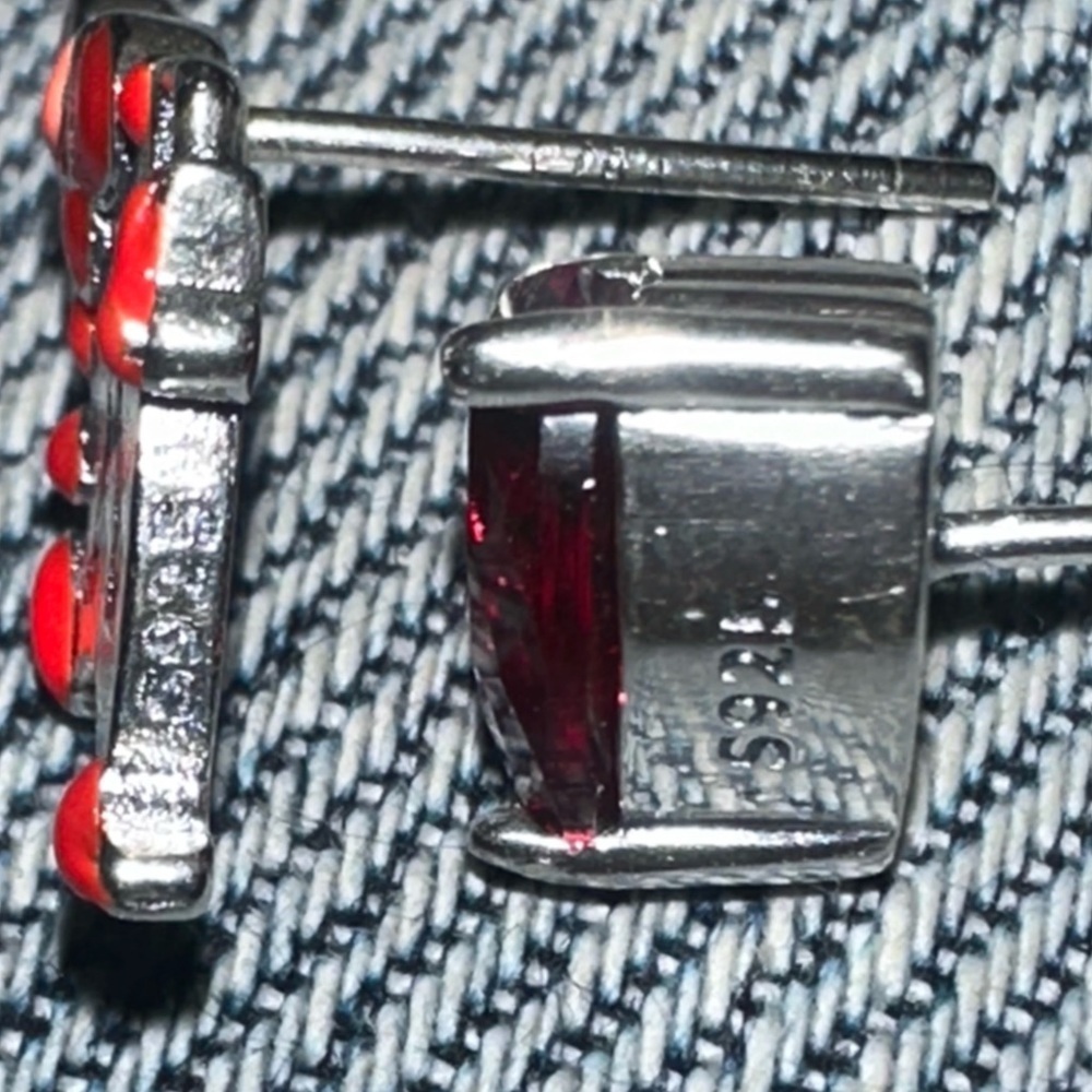 925 Sterling Silver Alice In Wonderland Playing Card Guard Stud Earrings - Picture 8 of 8